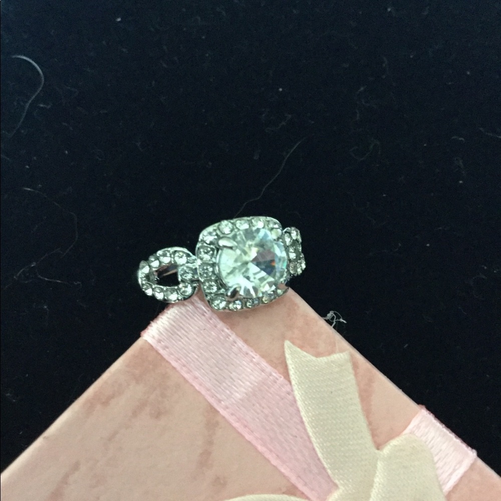 9.2 sterling silver ring with white sapphires